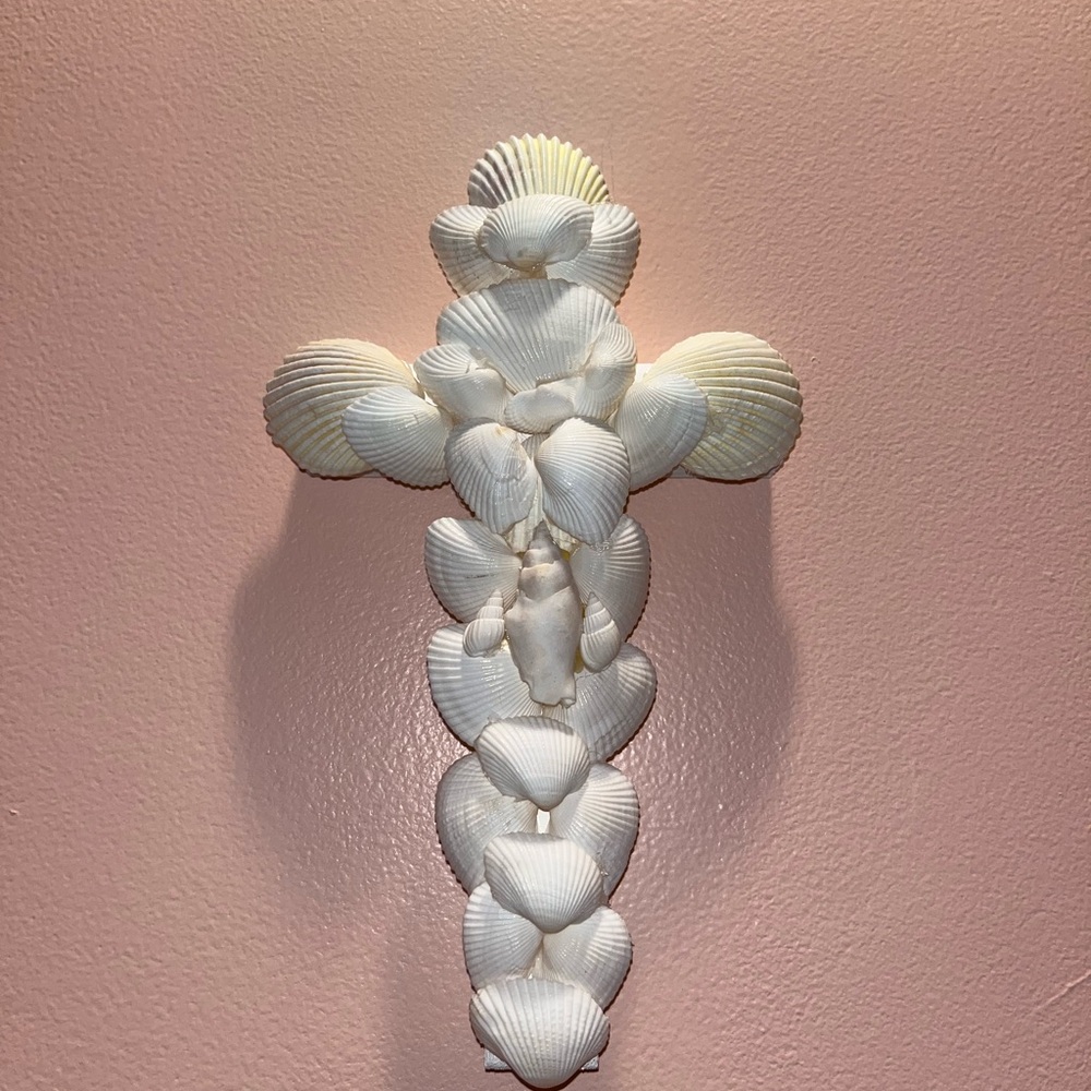 White Seashell Cross Wall Decor